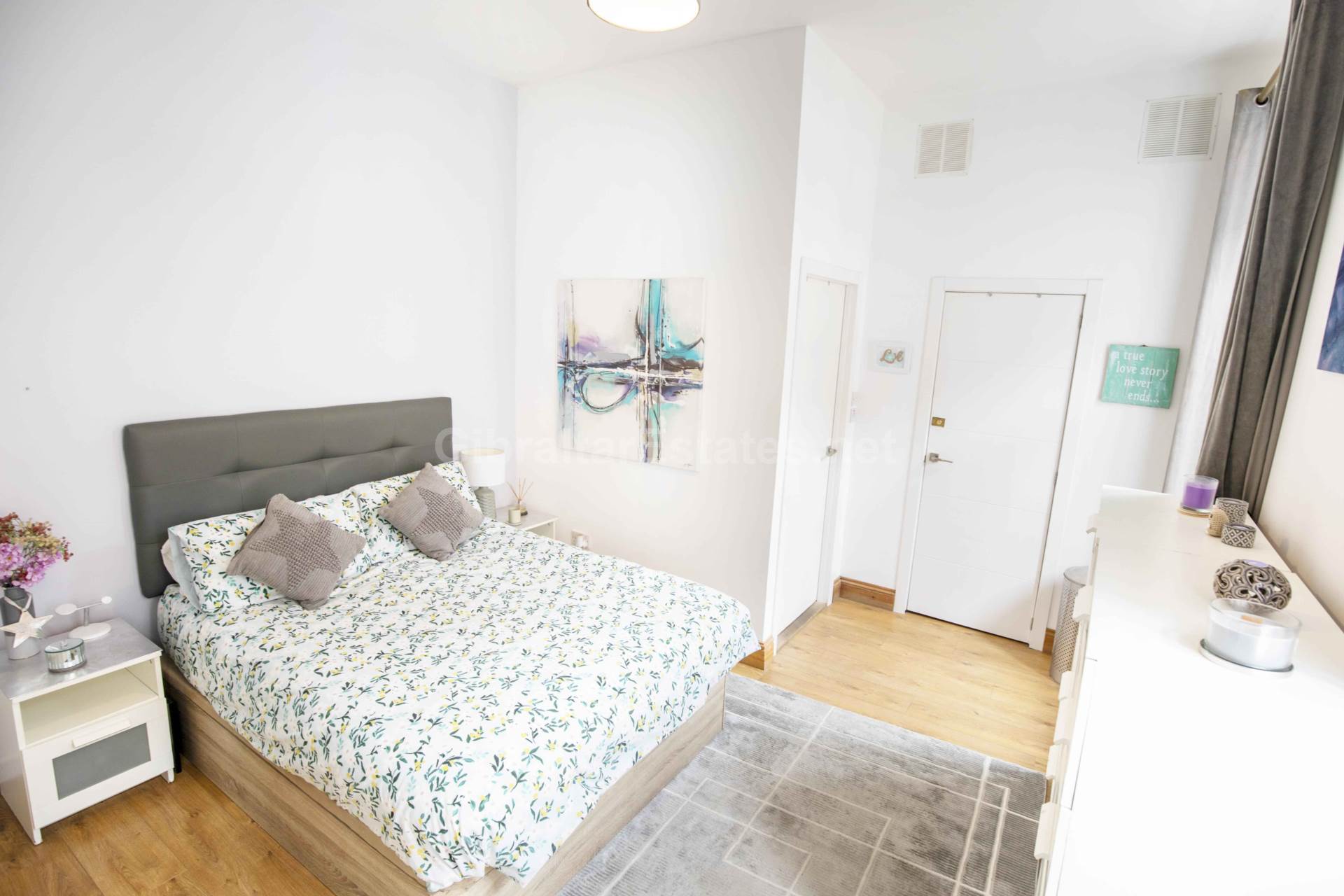 Upper Town /   Private Parking with Direct Access to the Property, Image 8