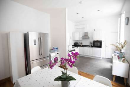 Upper Town /   Private Parking with Direct Access to the Property, Image 3