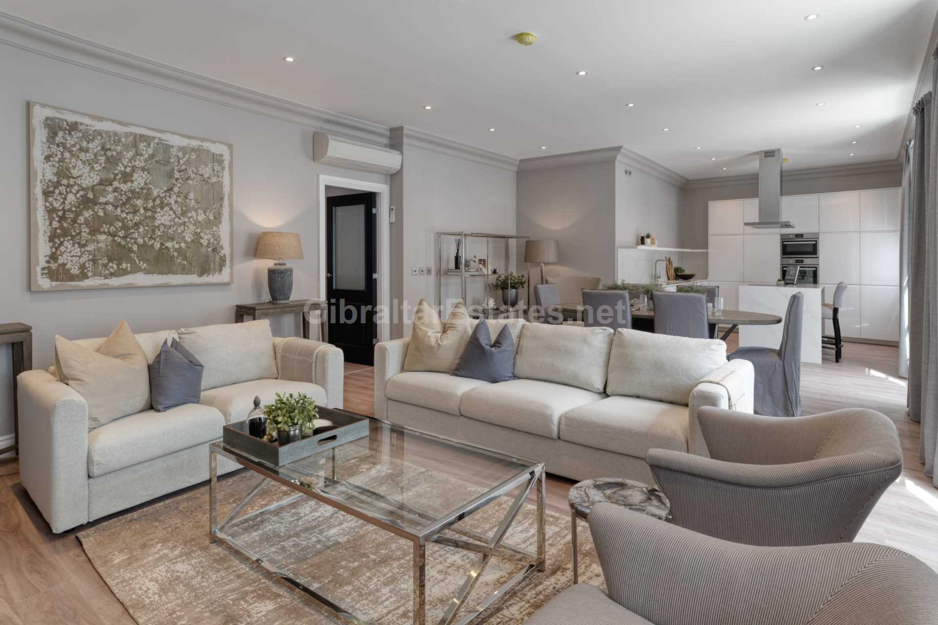 Magnificent Penthouse - Town Center, Image 1