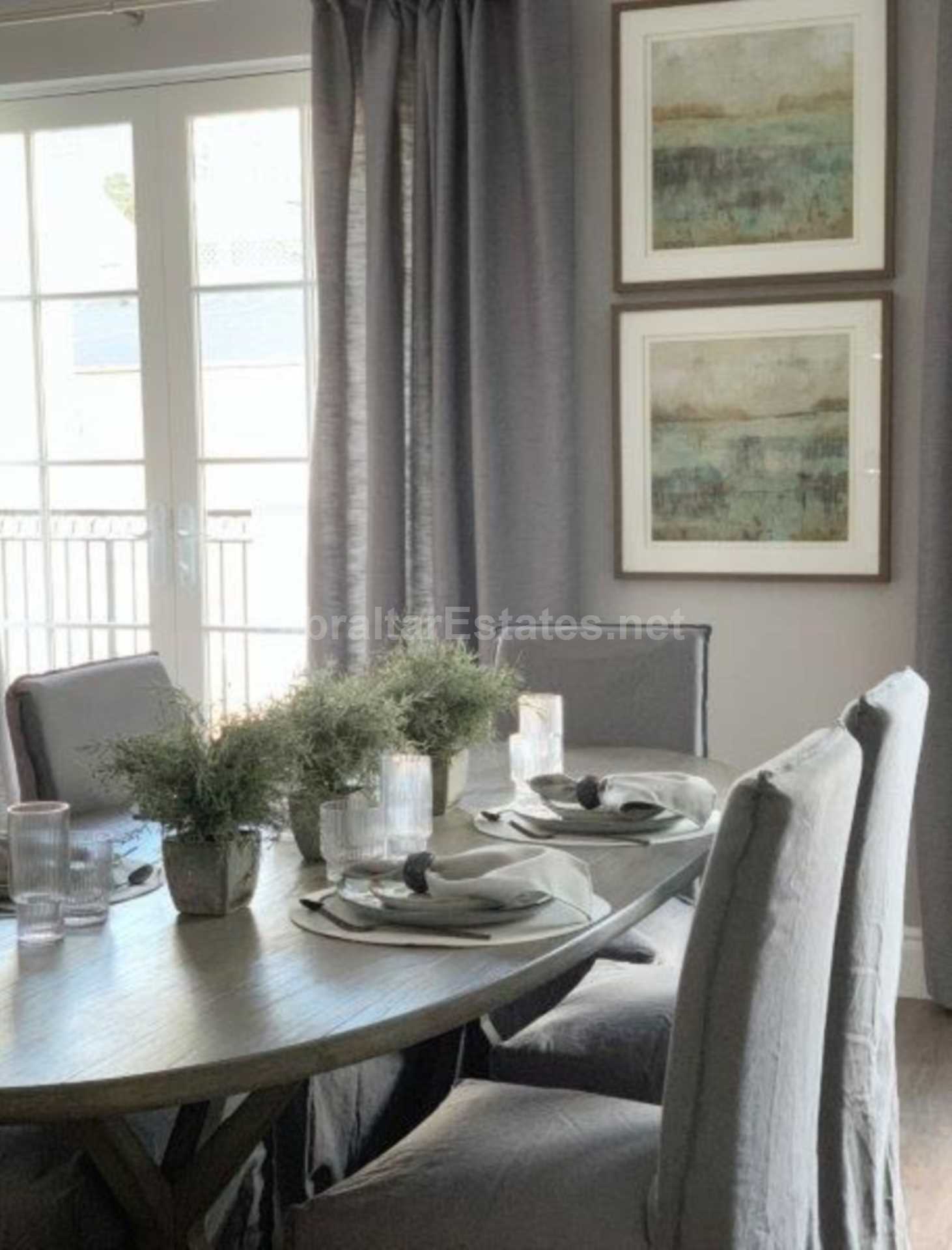 Magnificent Penthouse - Town Center, Image 2