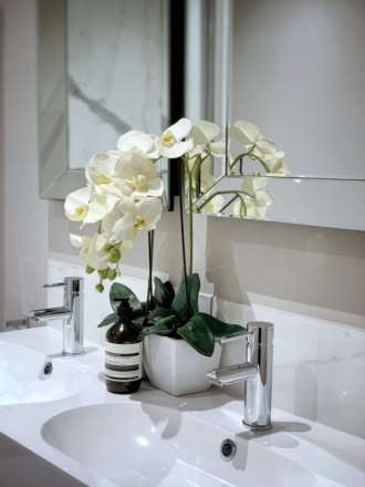 Magnificent Penthouse - Town Center, Image 4