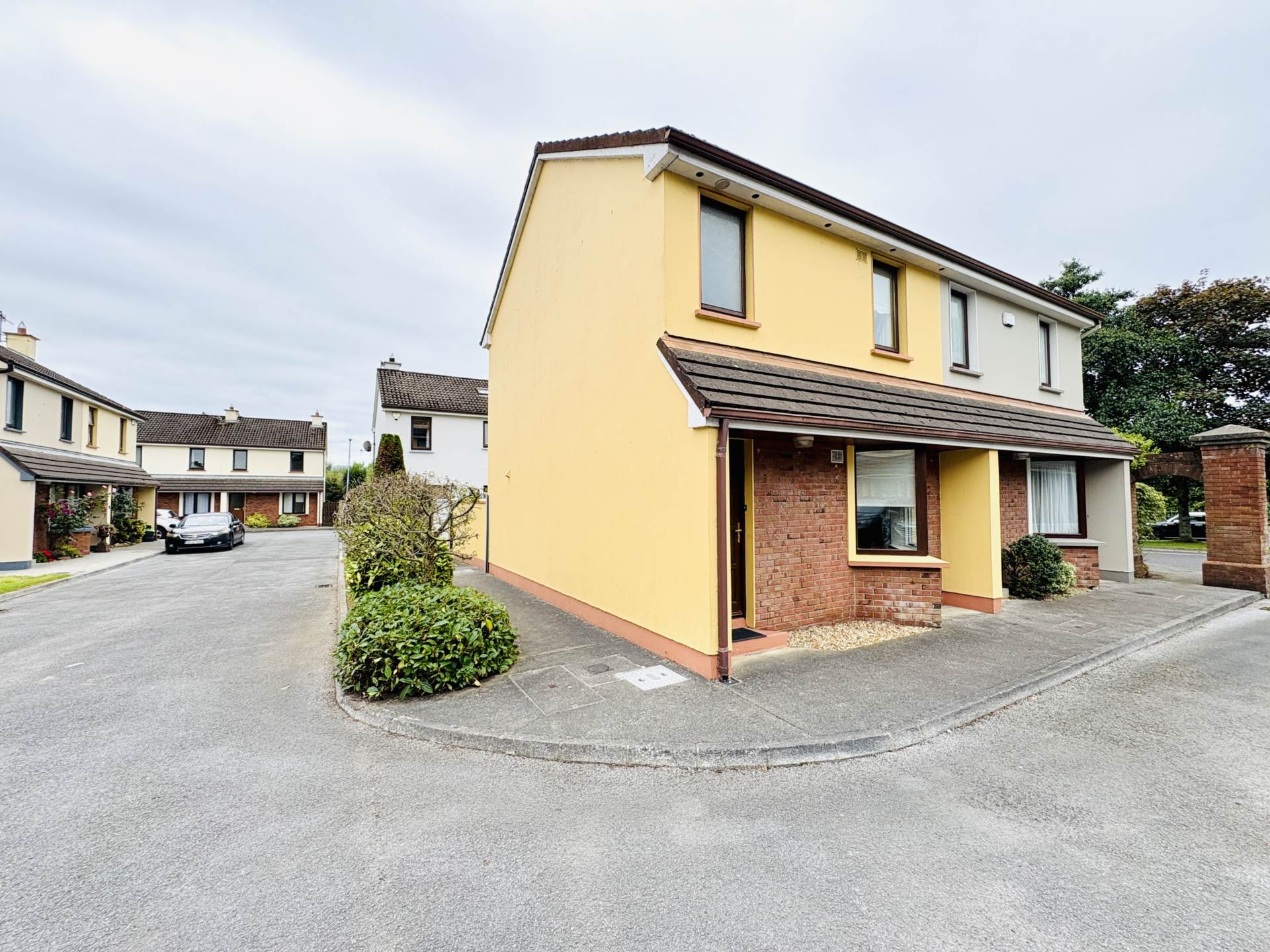 Monavalley, Tralee