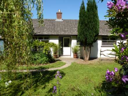 3 Bedroom Bungalow, Roman Rd, Kilmnington, Axminster