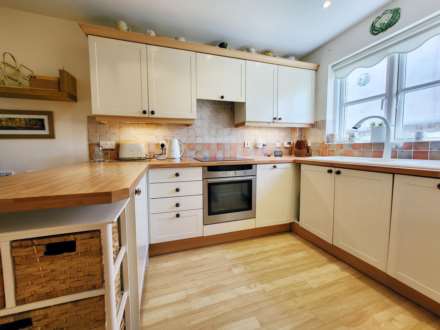 Queens Court, Colyton, Devon, Image 6