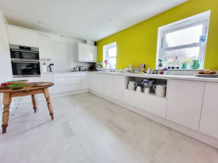 Pebblestone Place, St. Clare's Close. Devon, Image 5
