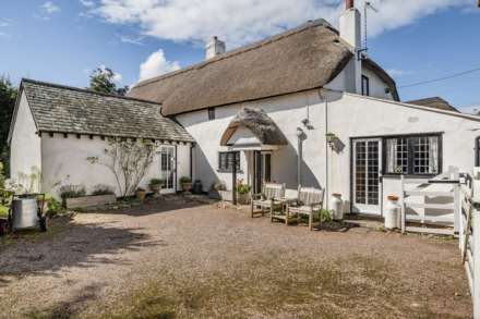 4 Bedroom Detached, Swan Hill Rd, Colyford, Colyton