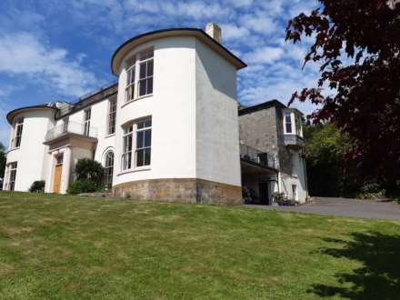 2 Bedroom Flat, Sidmouth Road, Lyme Regis, Dorset