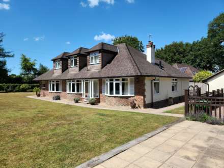 Woodside Close, Raymond's Hill. Devon, Image 29