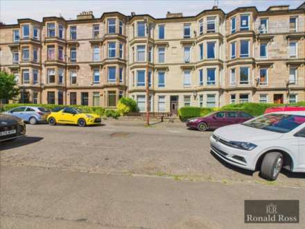 3 Bedroom Flat, 125 1/2 Onslow Drive, Dennistoun