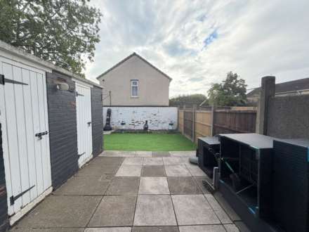 Bewley Drive, Southdene, Image 12