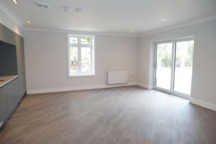 Vicarage Walk, Church Street, Image 2