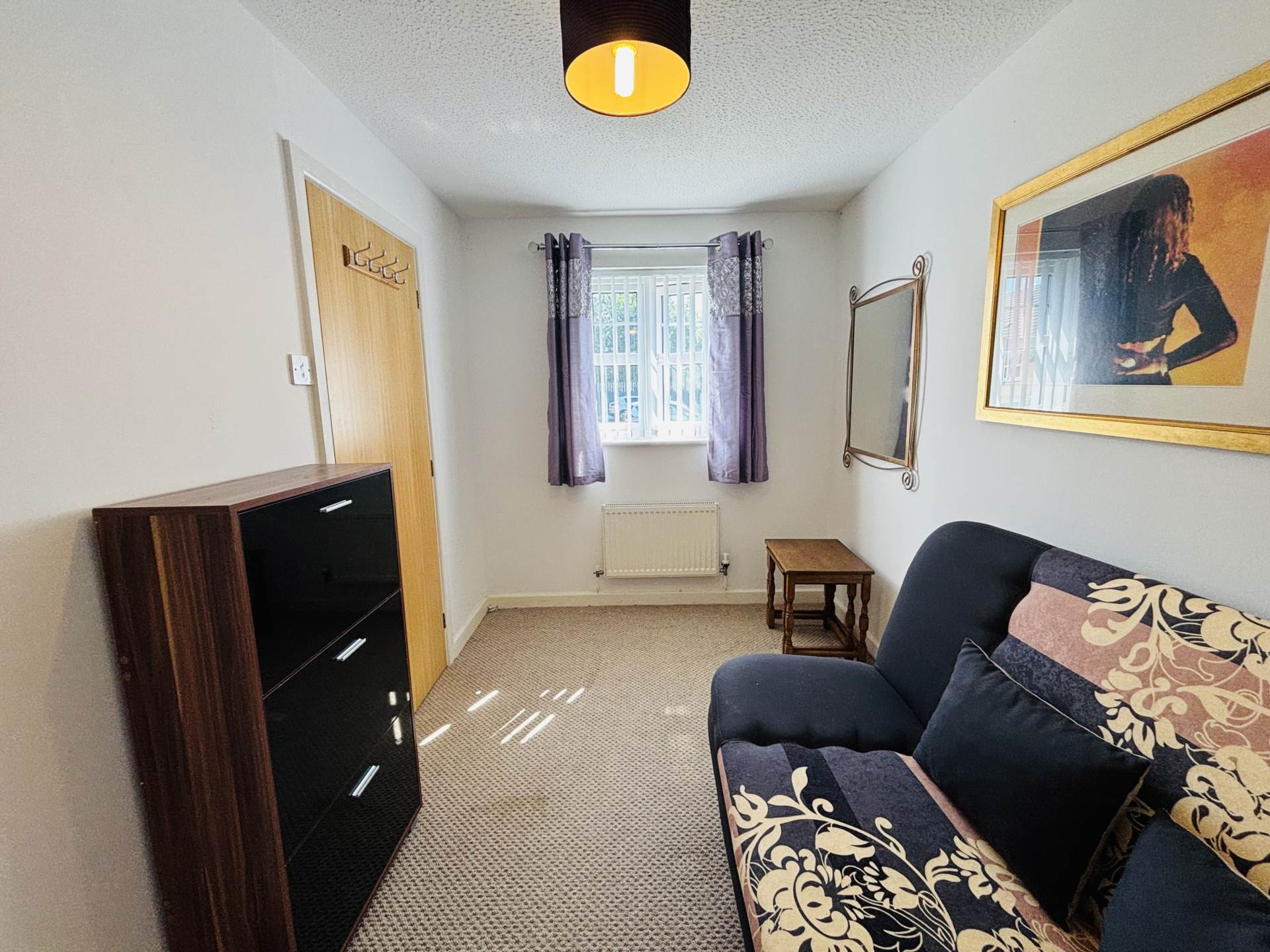 Farnham Close, Southdene, Image 12
