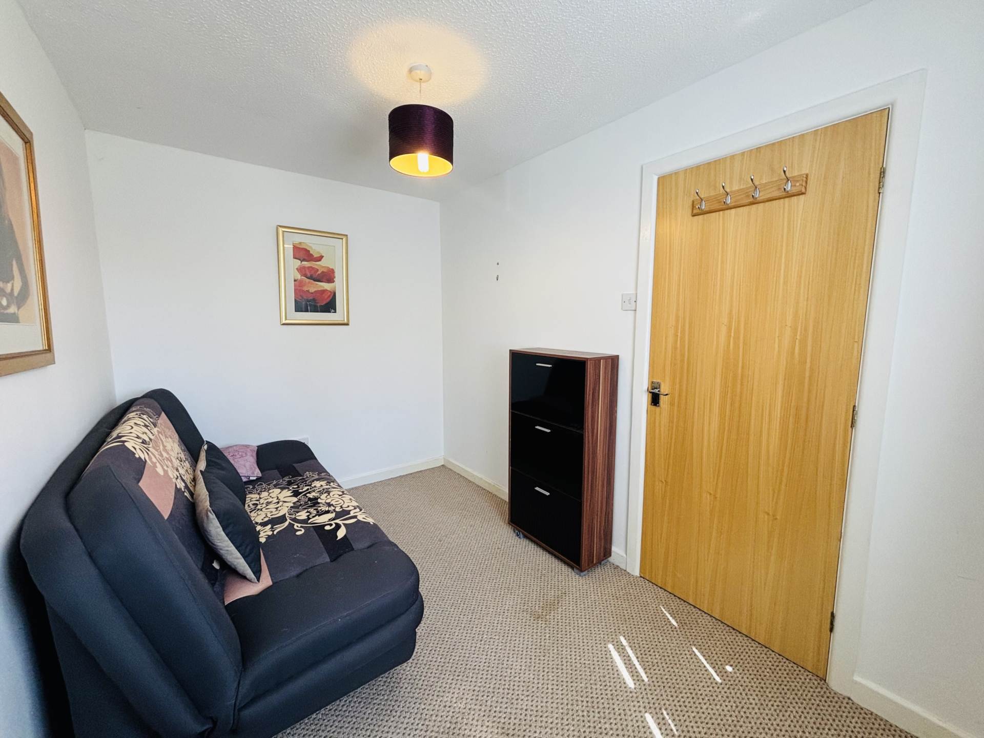 Farnham Close, Southdene, Image 13