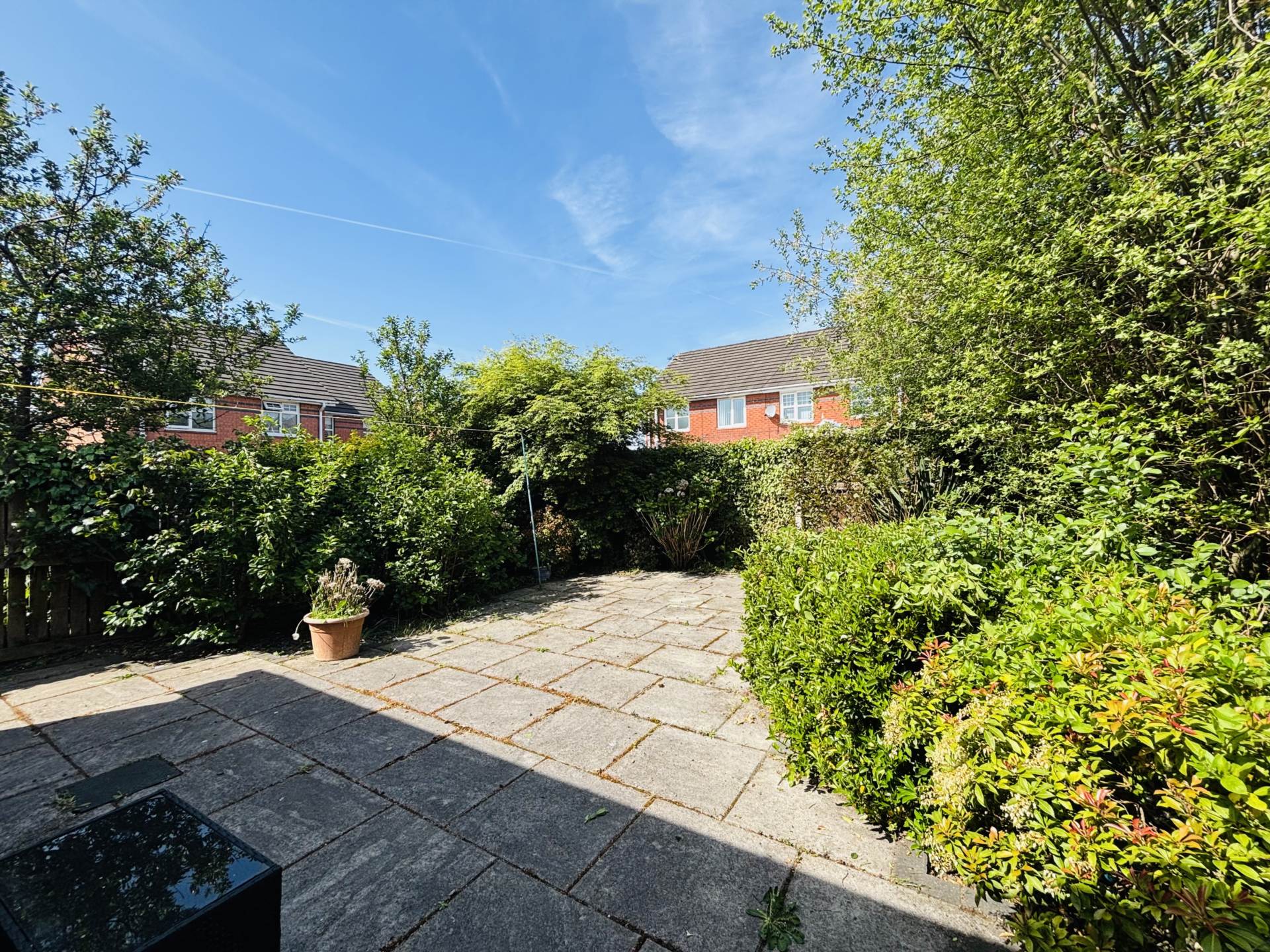 Farnham Close, Southdene, Image 15