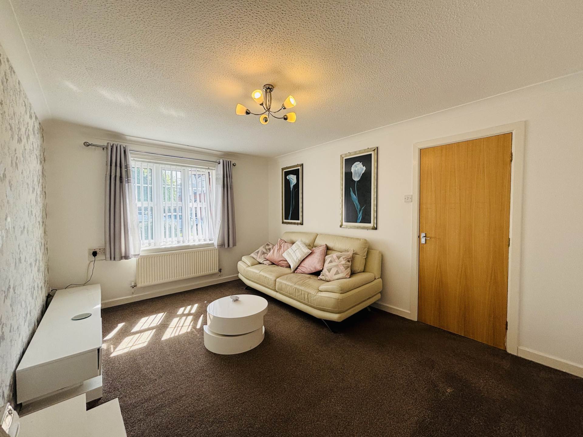 Farnham Close, Southdene, Image 4