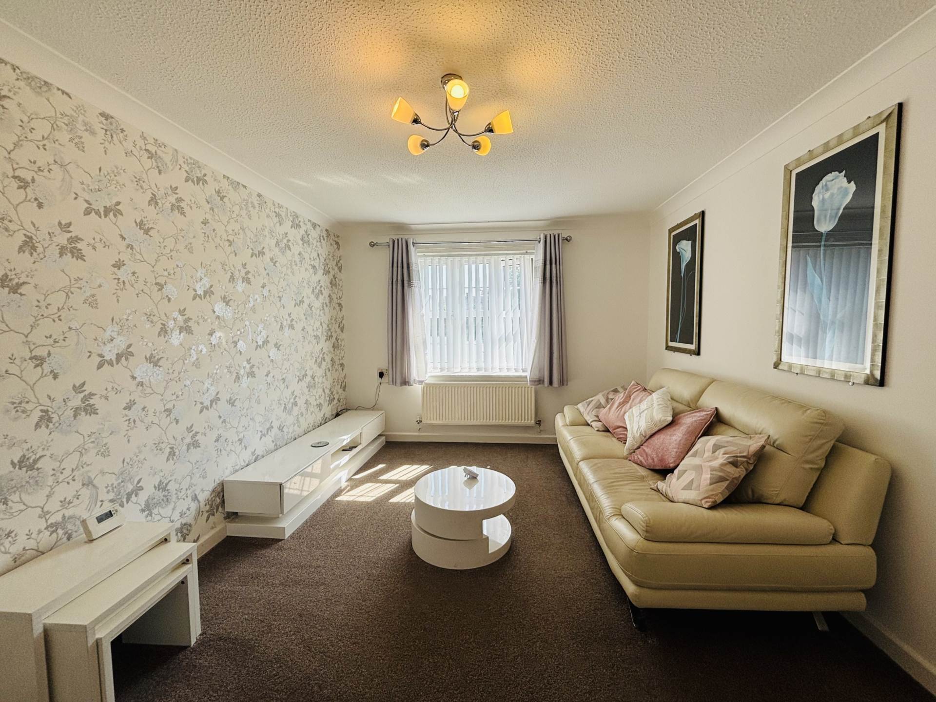 Farnham Close, Southdene, Image 5