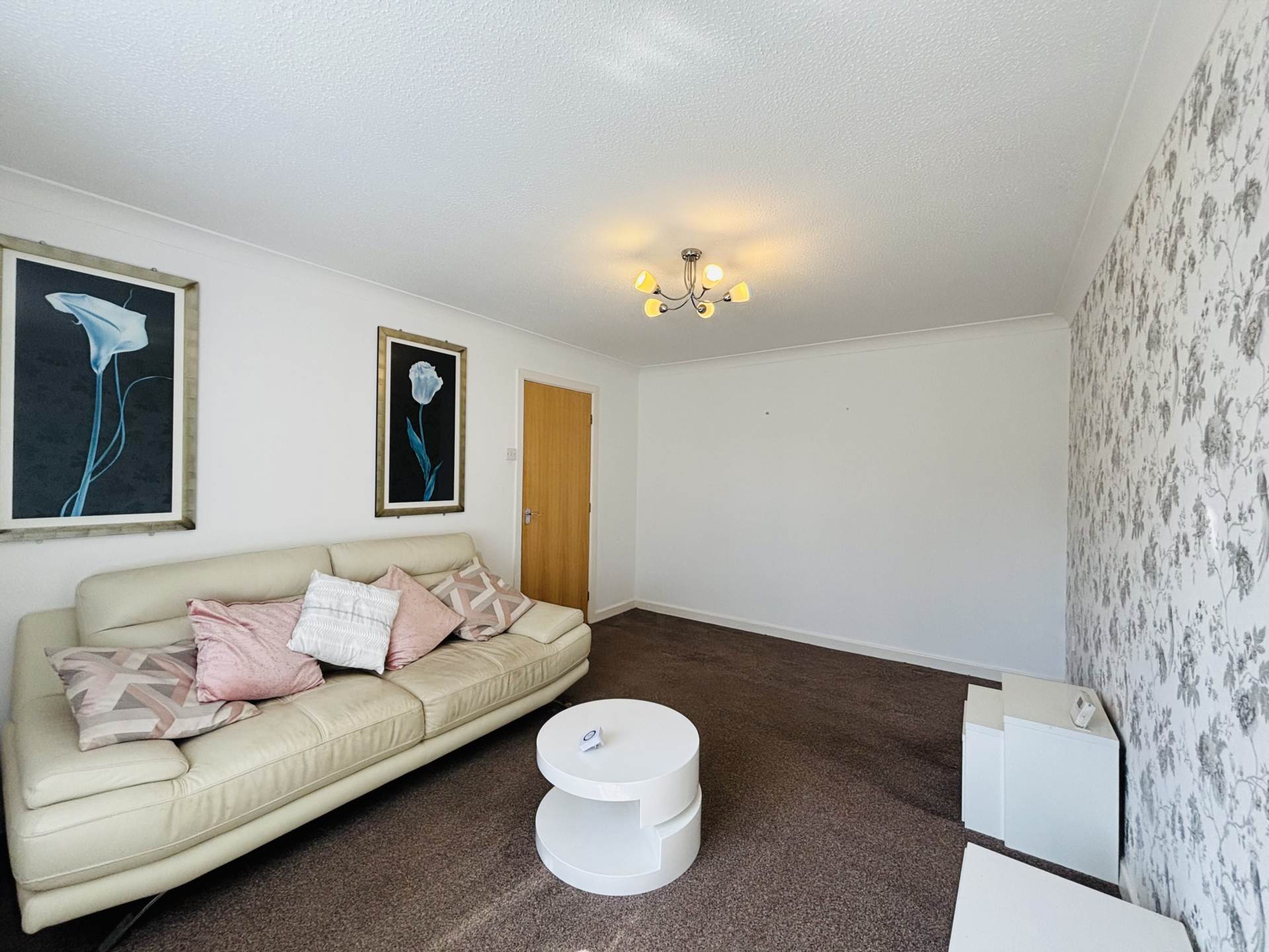 Farnham Close, Southdene, Image 6