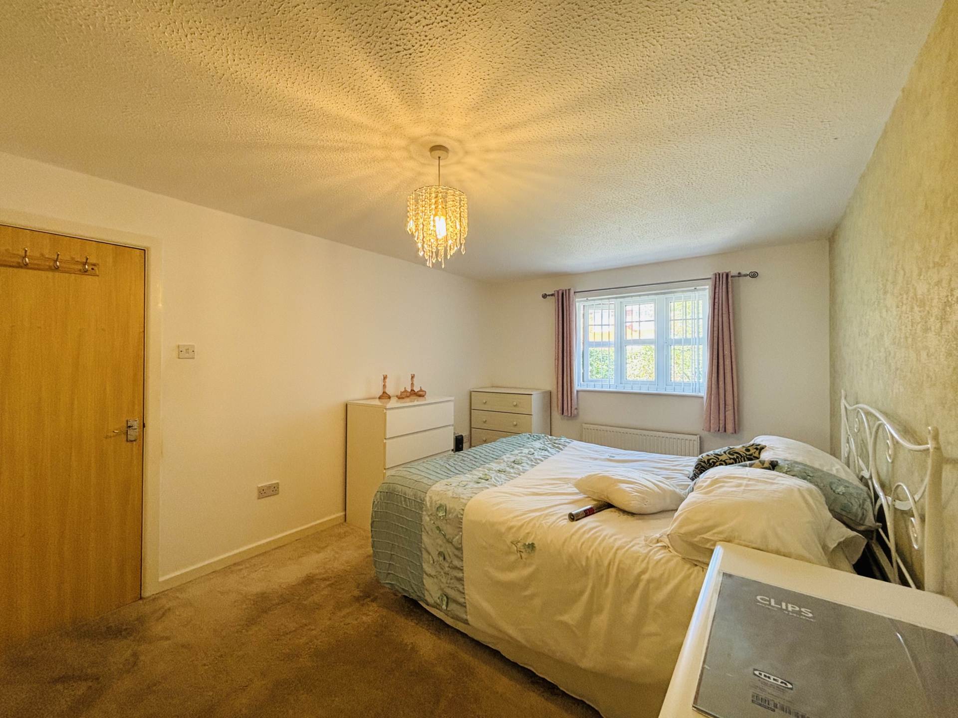 Farnham Close, Southdene, Image 9