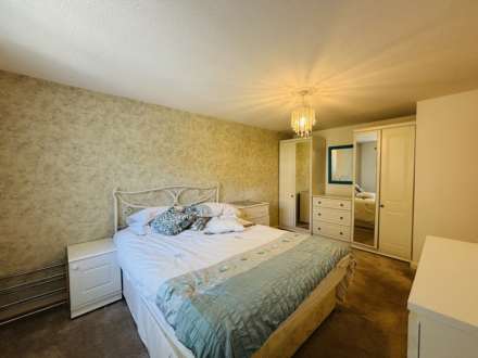 Farnham Close, Southdene, Image 10