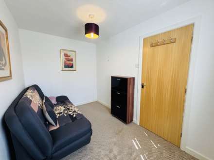 Farnham Close, Southdene, Image 13