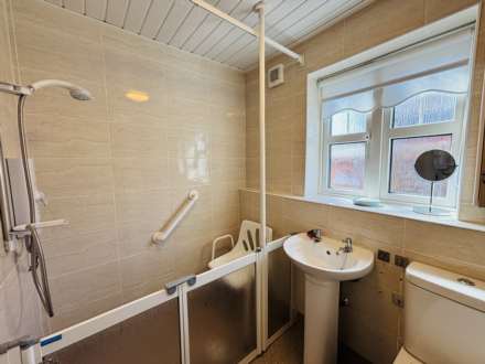 Farnham Close, Southdene, Image 14