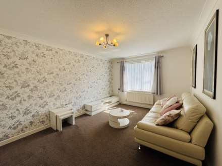 Farnham Close, Southdene, Image 2