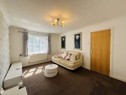 Farnham Close, Southdene, Image 4