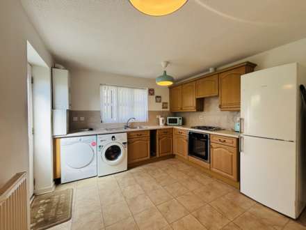Farnham Close, Southdene, Image 7