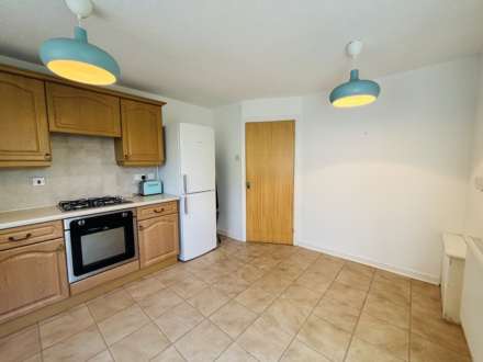 Farnham Close, Southdene, Image 8