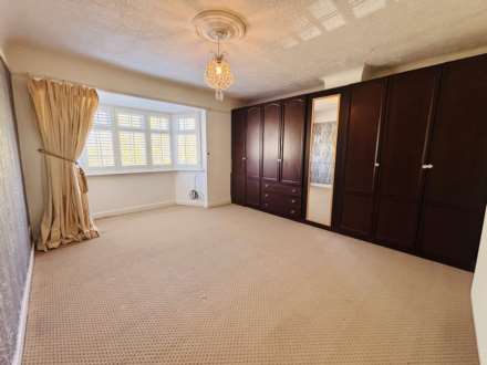 Cherryfield Drive, Southdene, Image 12
