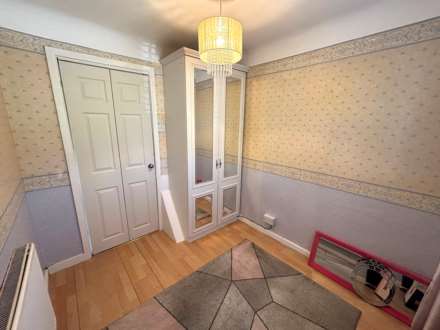 Cherryfield Drive, Southdene, Image 15