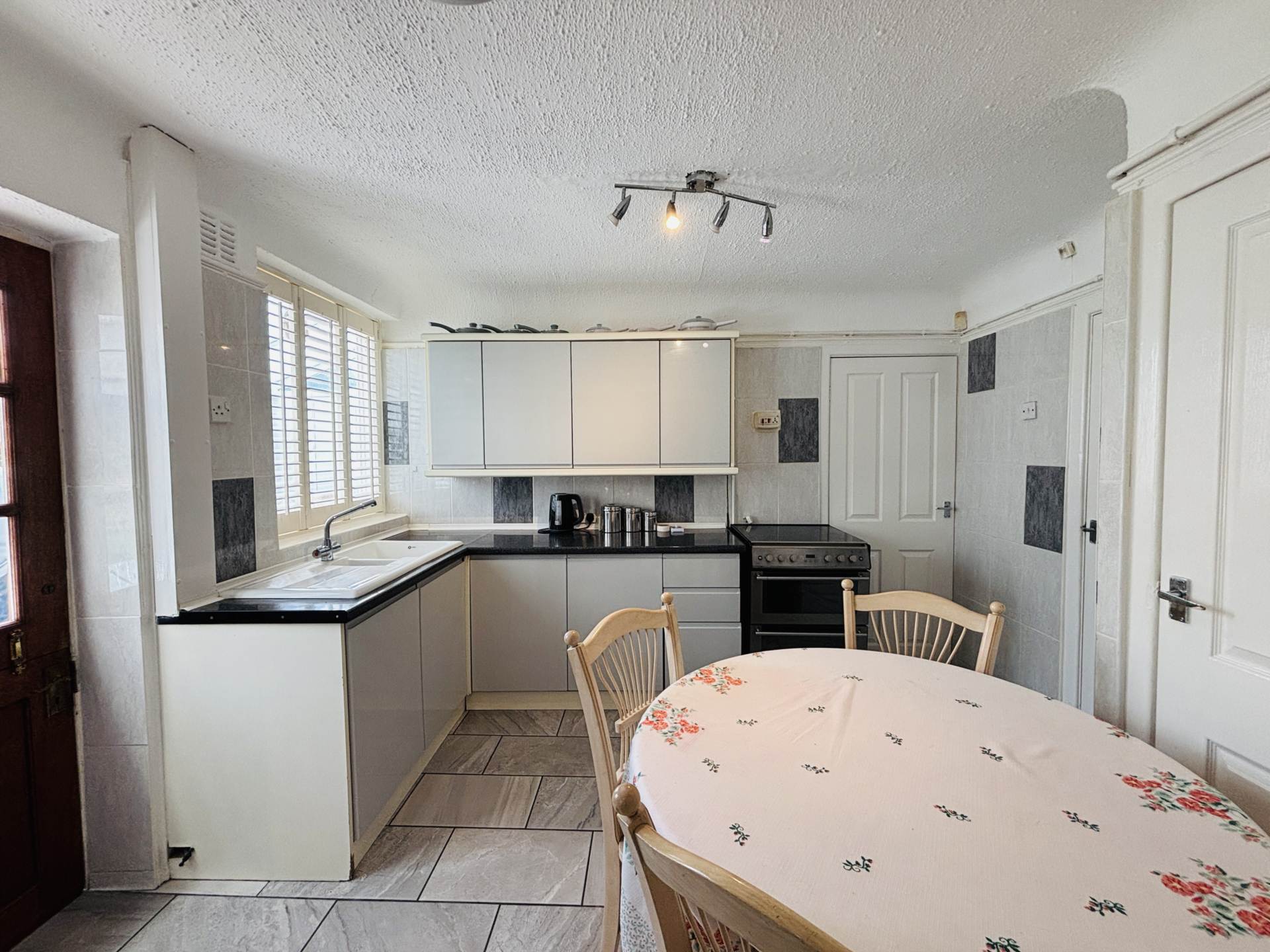 Cherryfield Drive, Southdene, Image 7