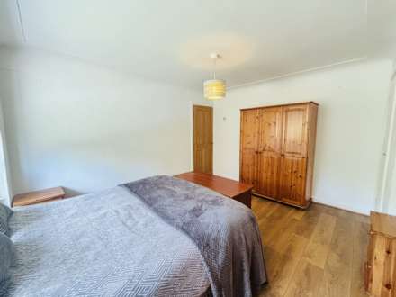 Cherryfield Drive, Southdene, Image 15