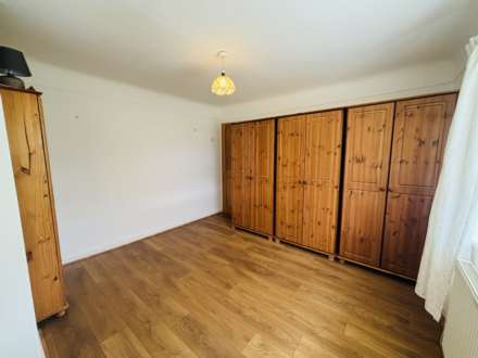 Cherryfield Drive, Southdene, Image 18