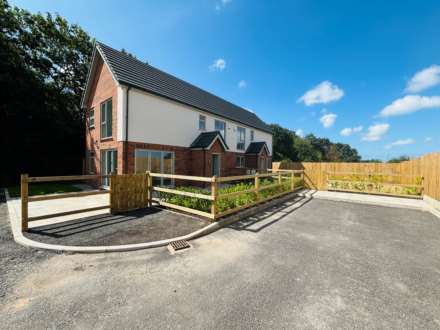 3 Bedroom Semi-Detached, Pye Bridge Close, Melling