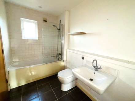 Sycamore Drive, Northwood, Image 12