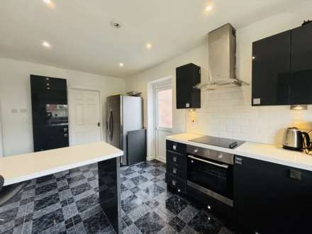 Pitsmead Road, Southdene, Image 7