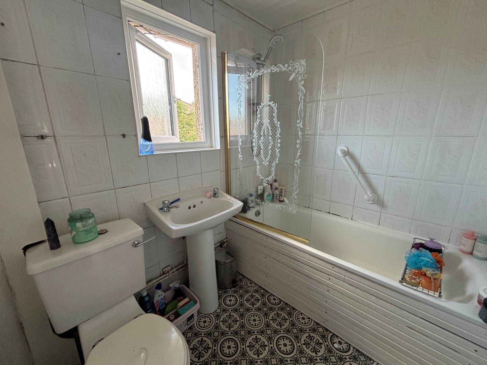 Brookhey Drive, Northwood, Image 11