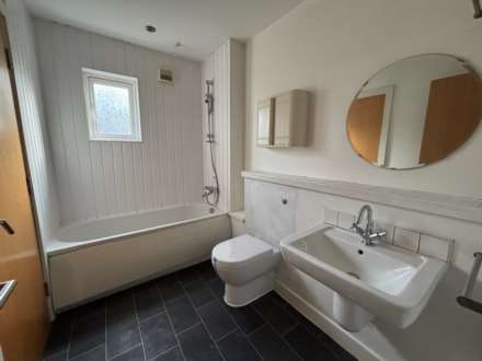 Hawthorne Drive, Northwood, Image 8