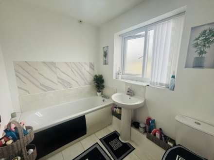Roughwood Drive, Northwood, Image 11