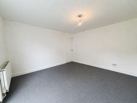 Leeside Avenue, Southdene, Image 4