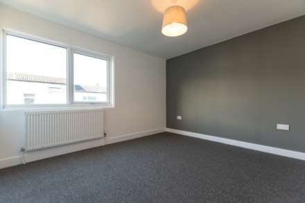 Ascot Drive, Tower Hill, Image 14