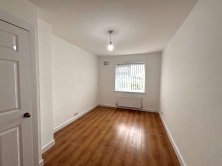 Medbourne Crescent, Southdene, Image 10