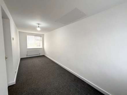 Medbourne Crescent, Southdene, Image 11