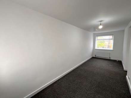 Medbourne Crescent, Southdene, Image 12
