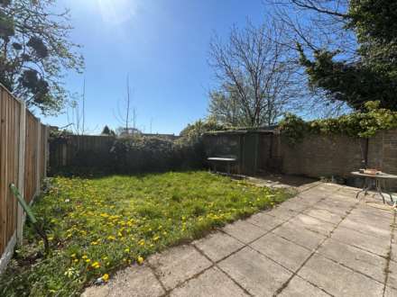 Medbourne Crescent, Southdene, Image 14