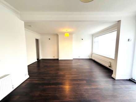 Medbourne Crescent, Southdene, Image 4
