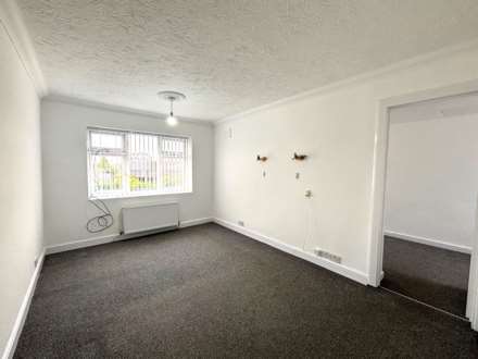 Medbourne Crescent, Southdene, Image 9