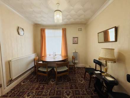 Roughdale Avenue, Southdene, Image 4