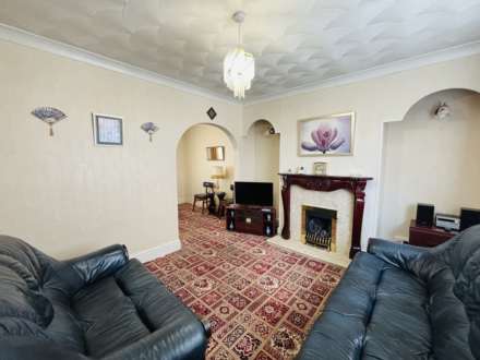 Roughdale Avenue, Southdene, Image 5